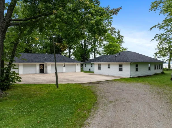3230 W Burt Lake Rd, Brutus, MI 49716