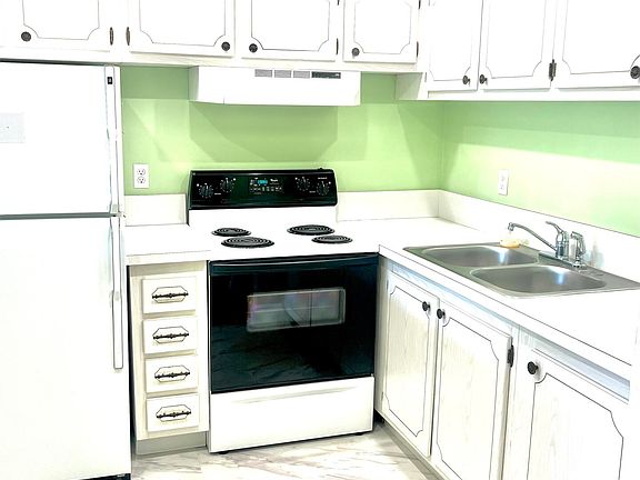 4th image of 600 Village Green Court #C205