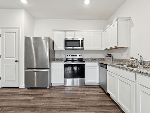 3rd image of 10321 Paddington Dr