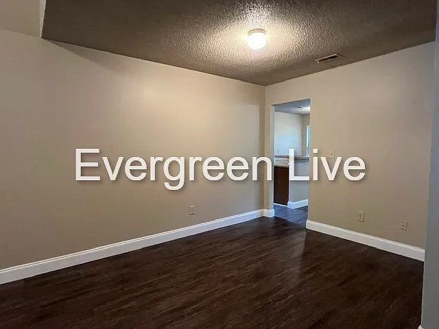202 Barrow Ct — Photo 5