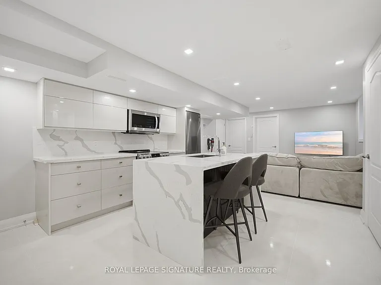 91 Roulette Cres #2 — Photo 11