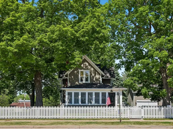 676 Summit Avenue, Oconomowoc, WI 53066
