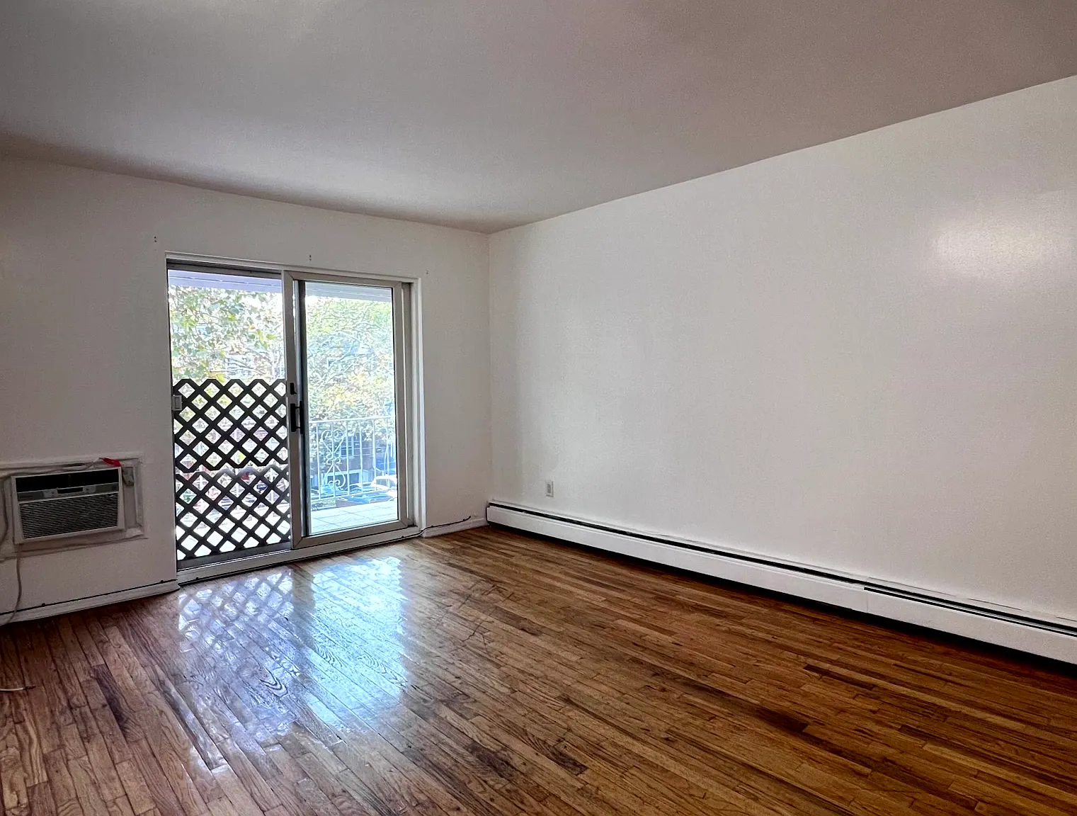 3 bed, 1.5 bath, 1173 sqft, $3,000 — Photo 3
