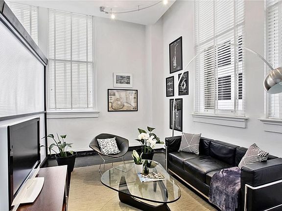 4th image of 334 Carondelet St APT 404