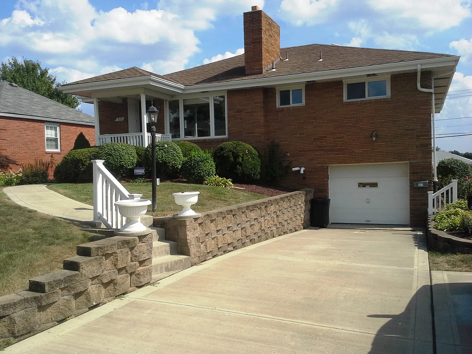 327 Forest Dr — Photo 1