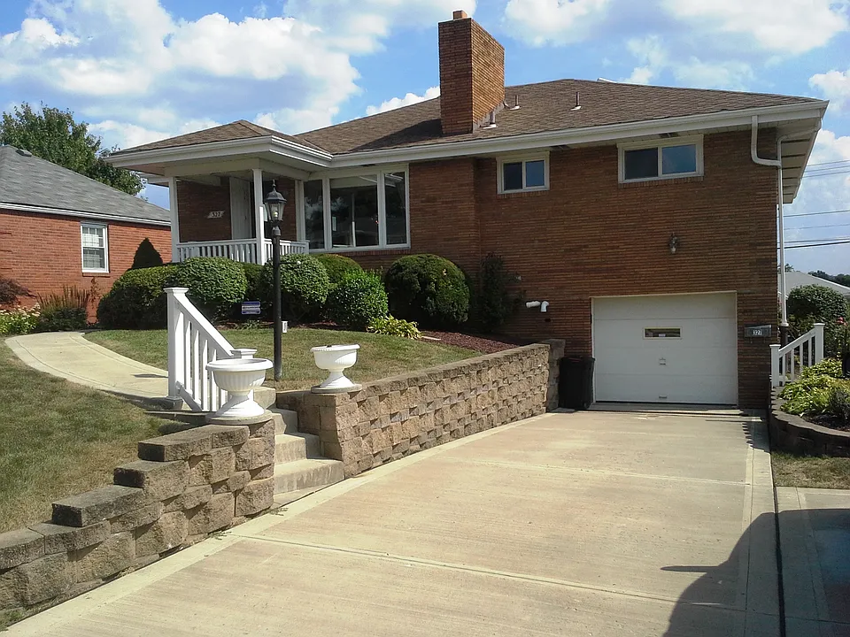 327 Forest Dr