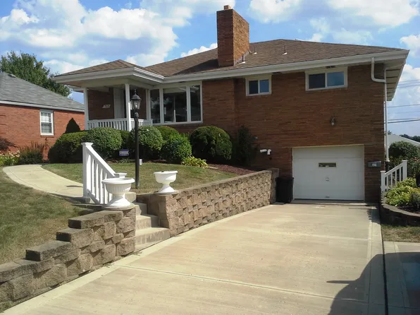 327 Forest Dr, Pittsburgh, PA 15220