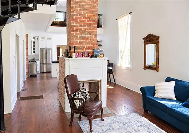 4 bed, 2.5 bath, 2500 sqft, $2,600 — Photo 3