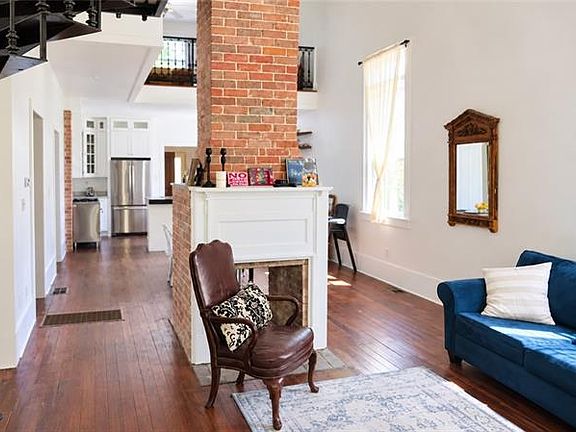 3rd image of 2528 College St