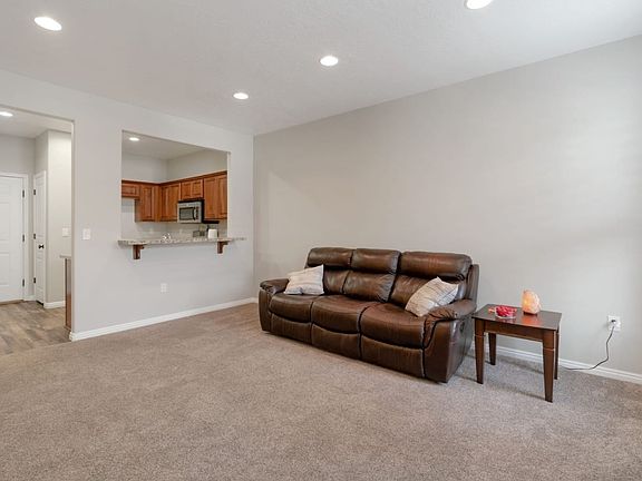 3rd image of 220 E Backhand Ln