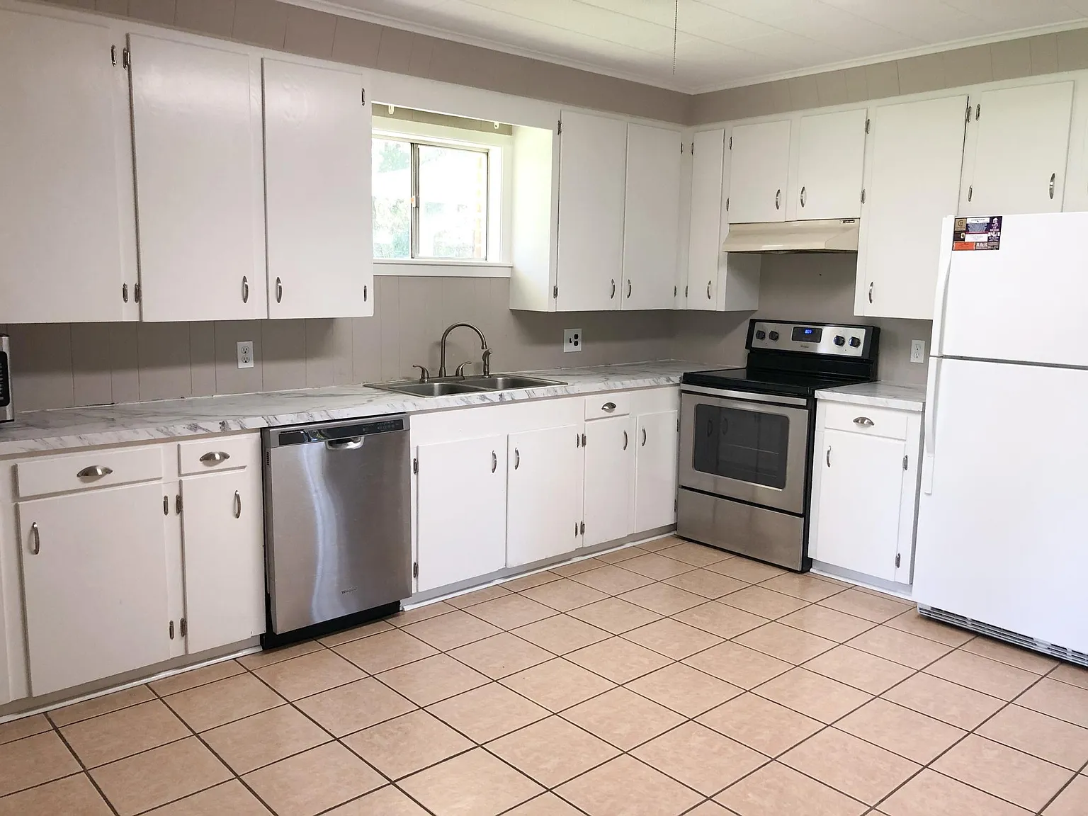 520 Meadow Ln — Photo 2