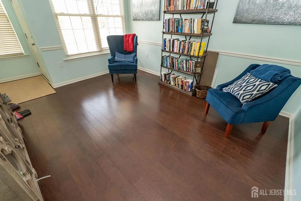 3 bed, 4.0 bath, 2852 sqft, $4,200 — Photo 2