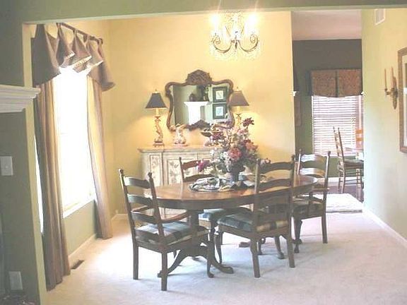 Dining room view to dinette