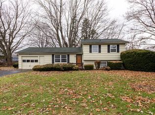 21 Rusty Ln, Greece, NY 14626