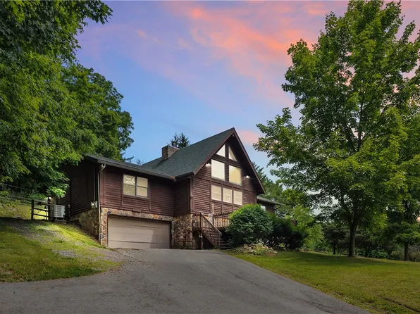 624 Squaw Run Rd, Ellwood City, PA 16117