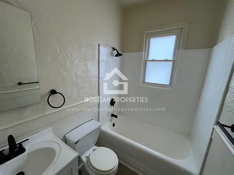 1231 W Walnut St #103 — Photo 5