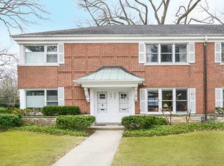 403 3rd St, Wilmette, IL 60091