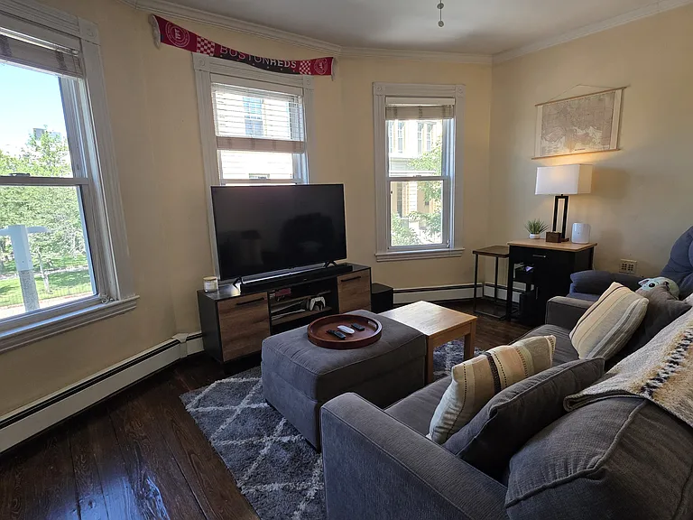 347 W 4th St #2 — Photo 2