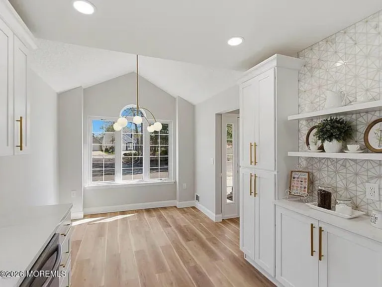 11 Archer Sq — Photo 4