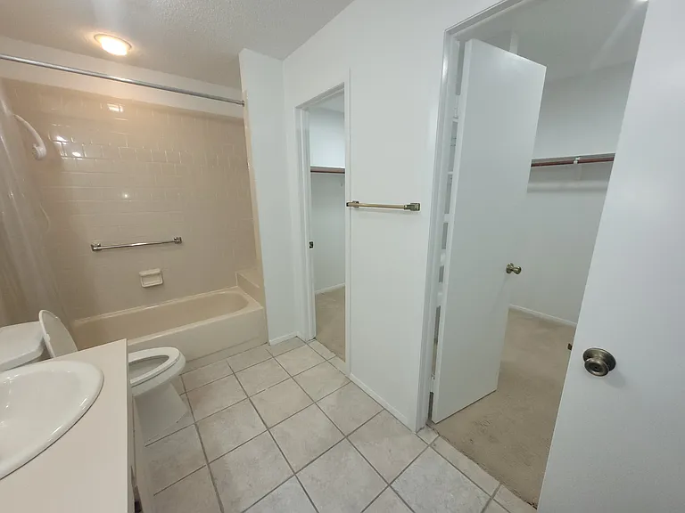 7125 Silvermill Dr #7125 — Photo 6