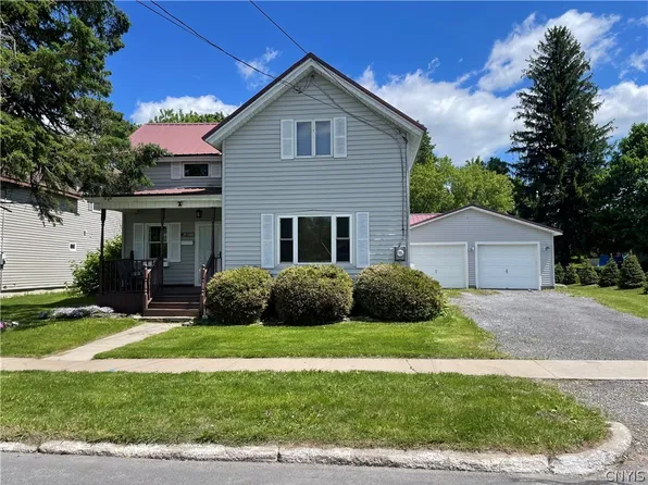 21 Franklin St, Carthage, NY 13619