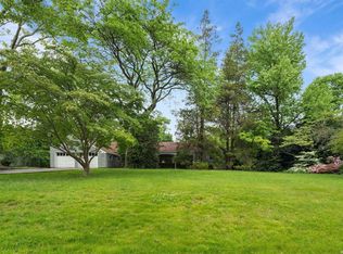 24 Lisa Dr, Northport, NY 11768