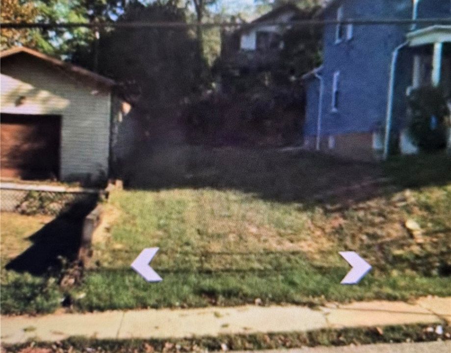 2nd image of 411 Center Ave