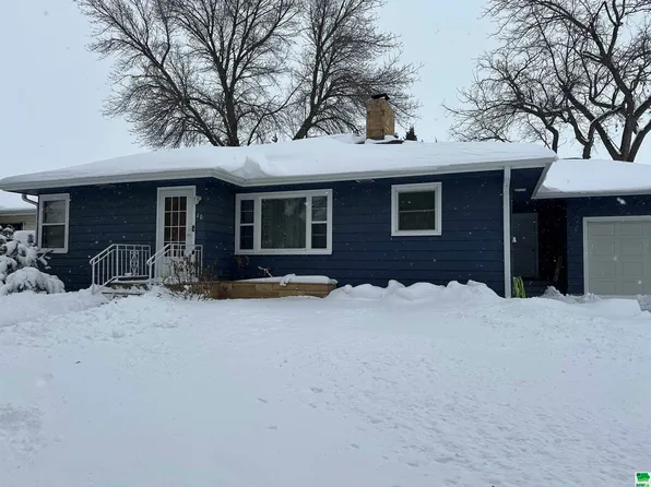 10 S Pine St, Vermillion, SD 57069