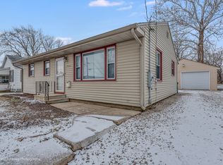 1043 S Cross St, Sycamore, IL 60178