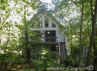 1044 Fairway Ln, Gouldsboro, PA 18424