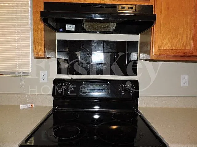 2631 Parkview Dr — Photo 7