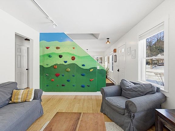 5th image of 242 Hickok Street