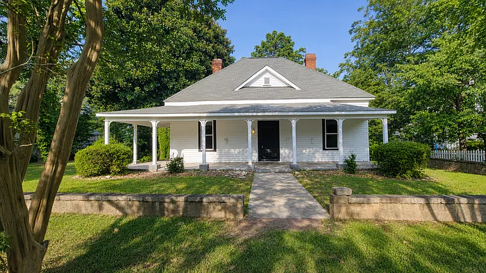 205 Frazier St — Photo 1