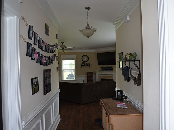 2nd image of 303 Lincoln Way NE