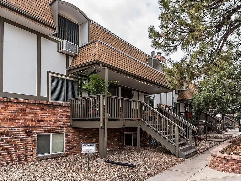2700 S Holly St — Photo 3