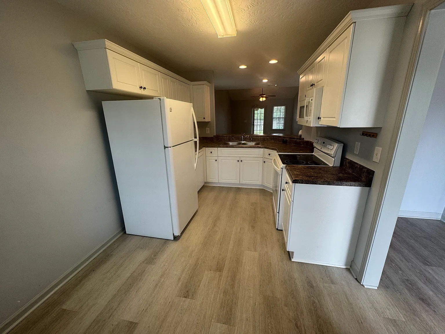 2 bed, 1118 sqft, $1,550 — Photo 2