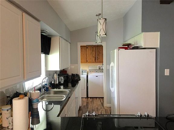 3rd image of 2524 Lawrence Ave