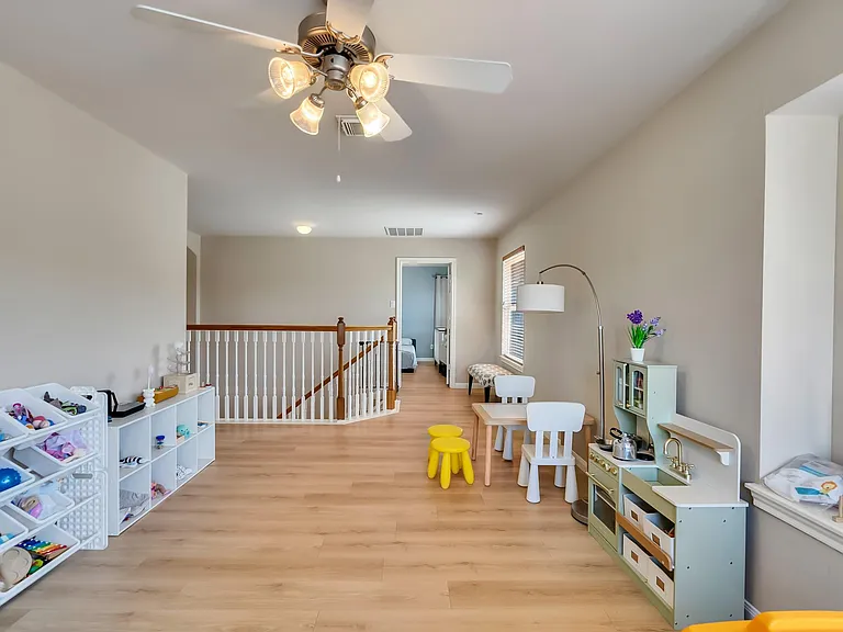 602 Mosman Ct — Photo 18
