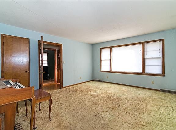 2nd image of 530 N 80th St