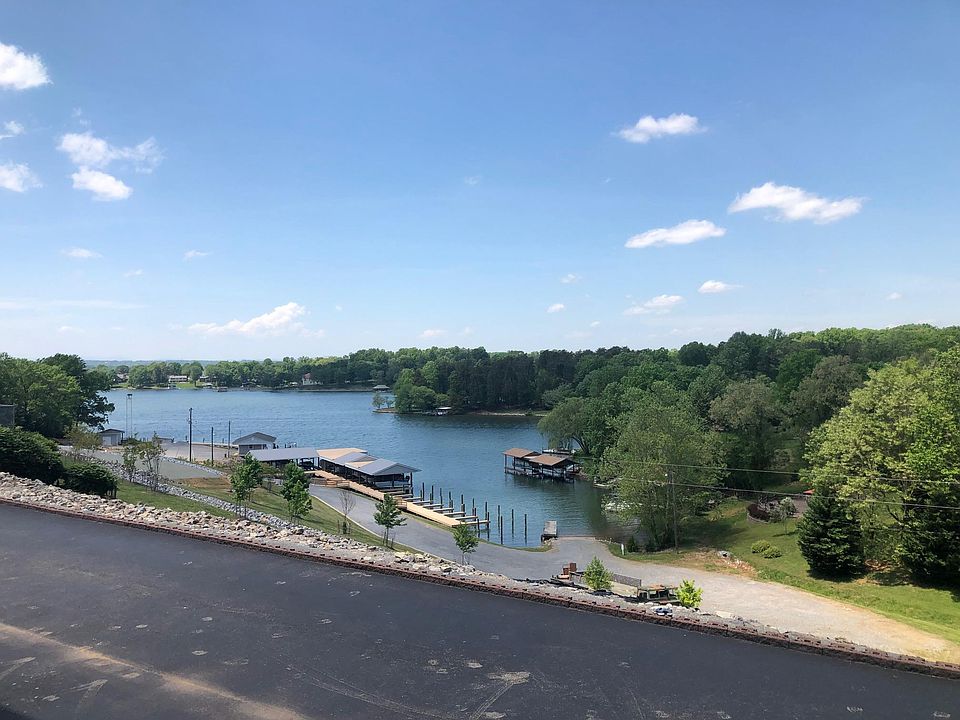 1st image of 16109 Smith Mountain Lake Pkwy #F2