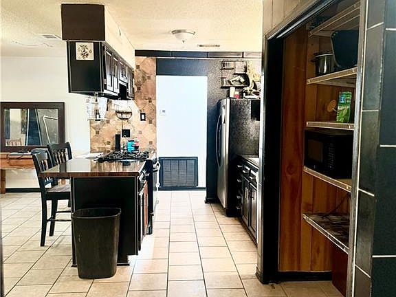 3rd image of 5072 Highland Dr