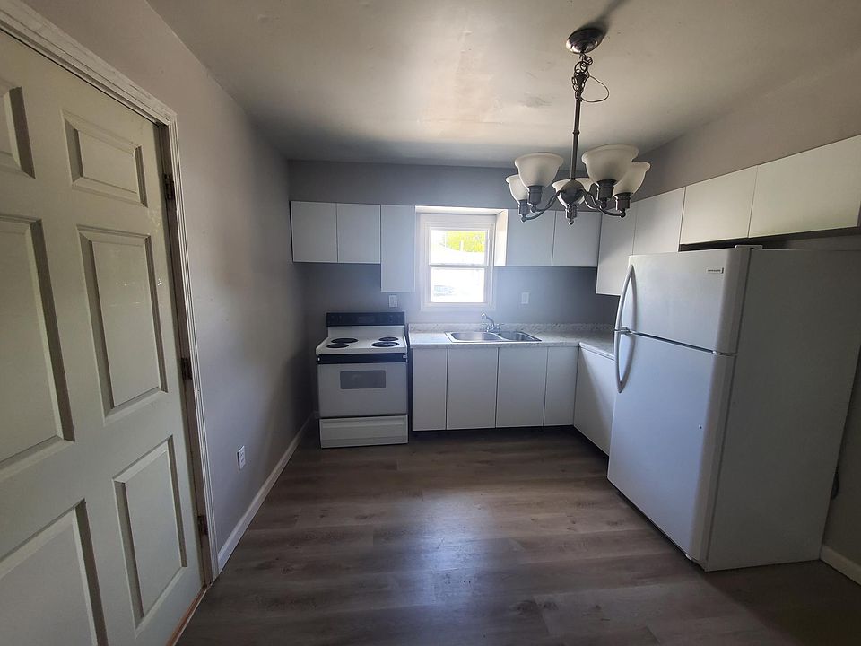 1st image of 214 E Main St #1