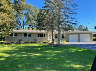 2825 Sun Valley Dr, Cary, IL 60013