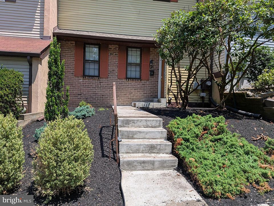 1st image of 448 E Stoney Hill Ct