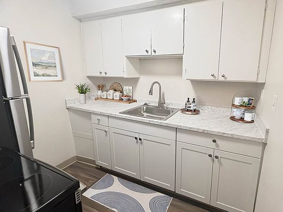 2nd image of 2727 NE 125th St APT 7