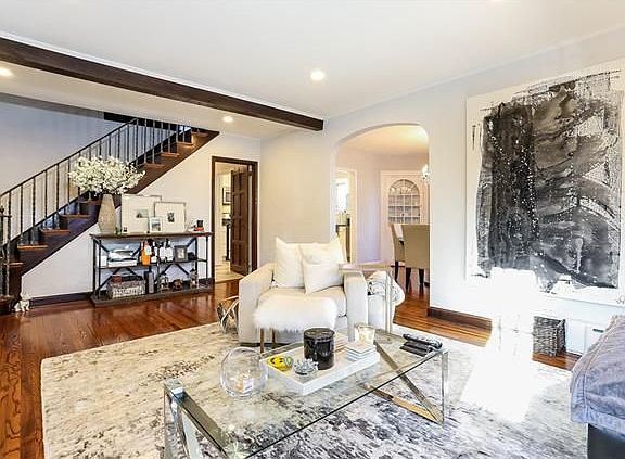 4th image of 40 Midchester Ave