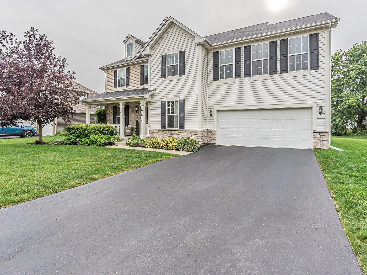 4 bed, 2.5 bath, 3329 sqft, $6,000 — Photo 1
