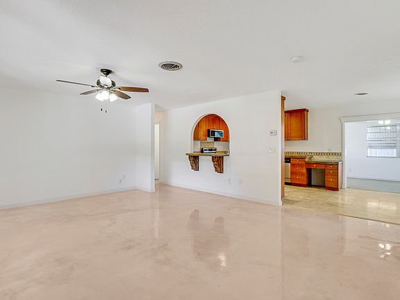 4th image of 1580 NE Media Avenue