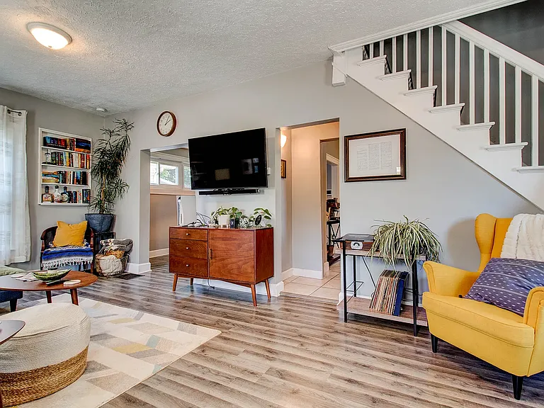 330 Bernard Ave — Photo 16