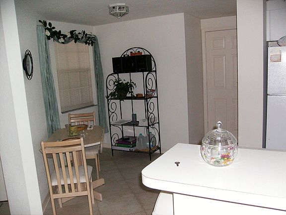 Kitchen Eating Area